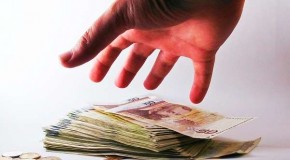 Romanian prosecutor held for taking bribe